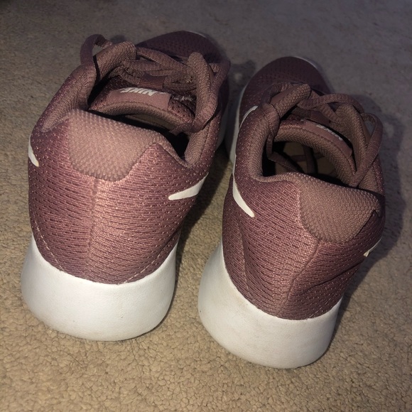 nike shoes - Picture 2 of 3